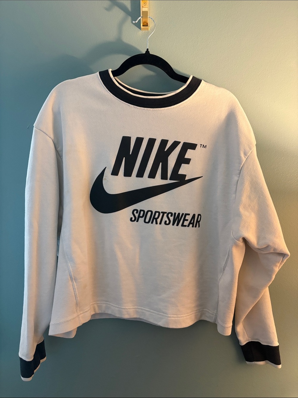 Nike White and Black Cropped Sportswear Sweatshirt - Women